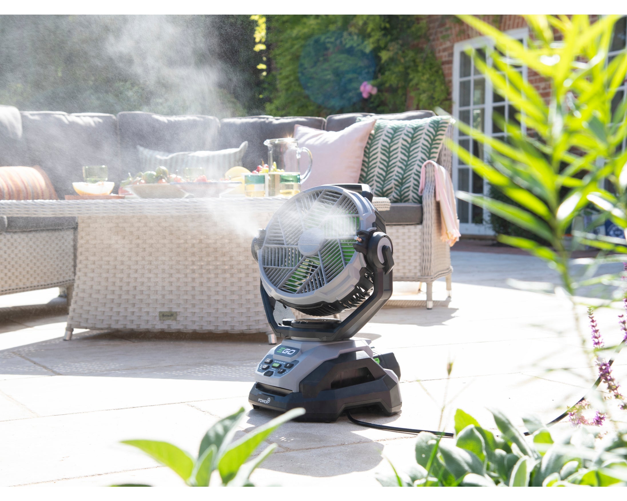 EGO FN1000E Ventilator versprüht Wasser
