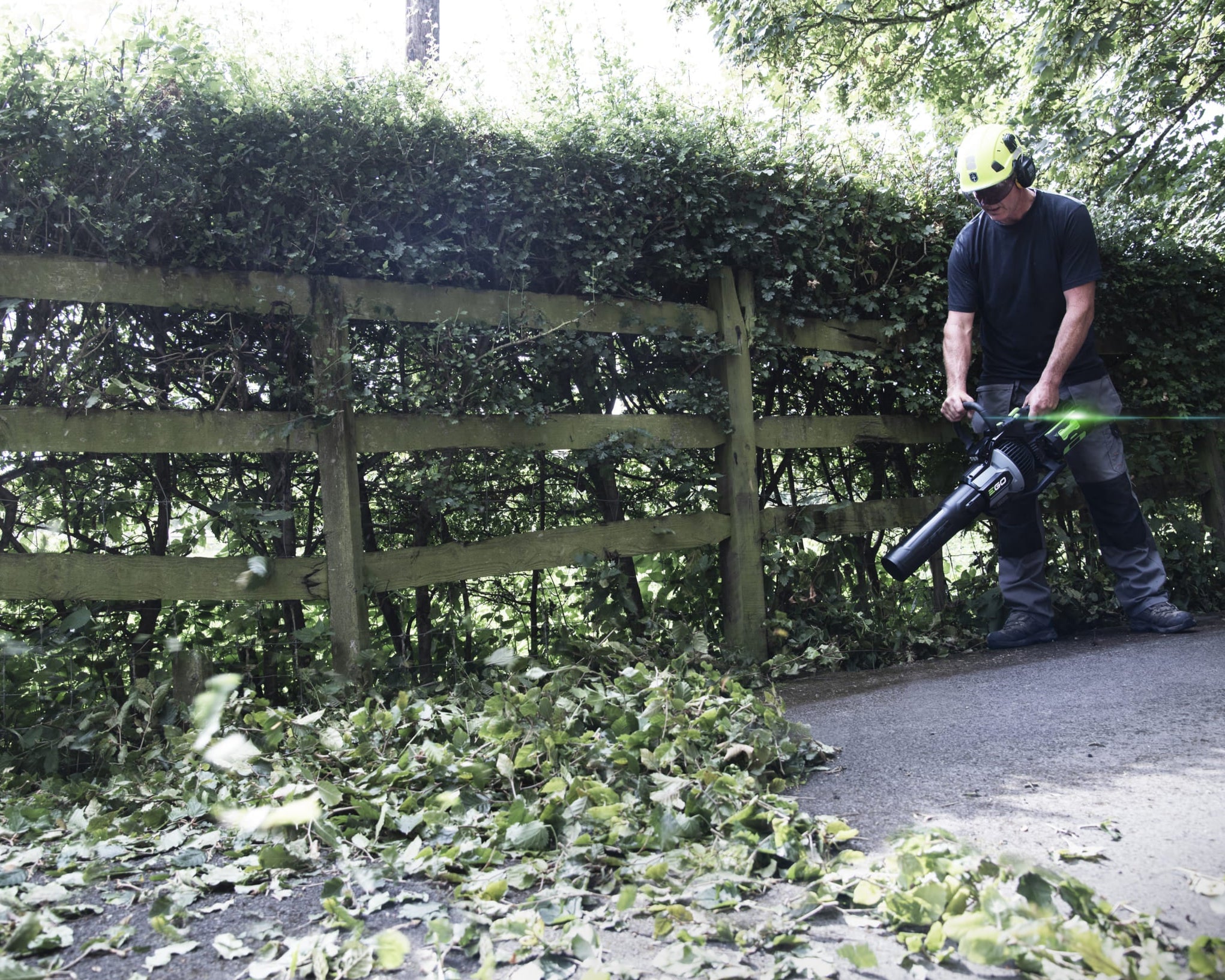 Laubbläser im Einsatz