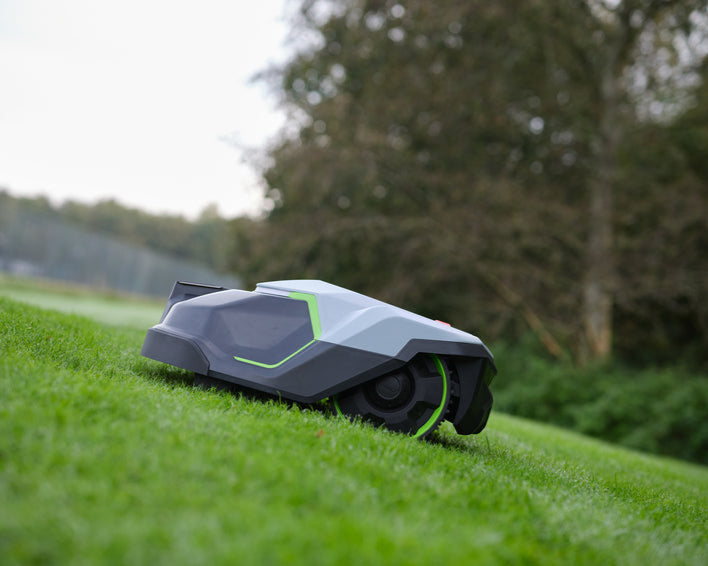 EGO Mähroboter RM2000E am Berg