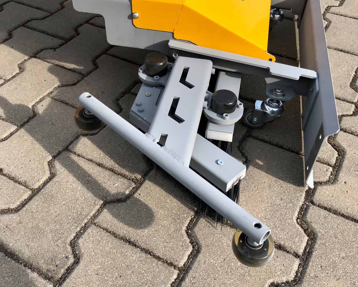 Wessels-Gartengeraete_MULTIKONMultitoolEinkehrmaschineAufsatz_2