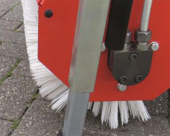 Wessels-Gartengeraete_KerstenMultitoolAxialkehrmaschineAufsatz_12
