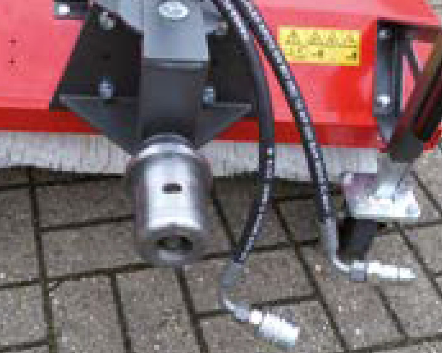Wessels-Gartengeraete_KerstenMultitoolAxialkehrmaschineAufsatz_13