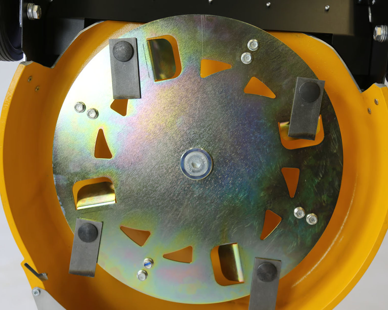 Wessels-Gartengeraete_MULTIKONMultitoolSichelmulcherAufsatz_2