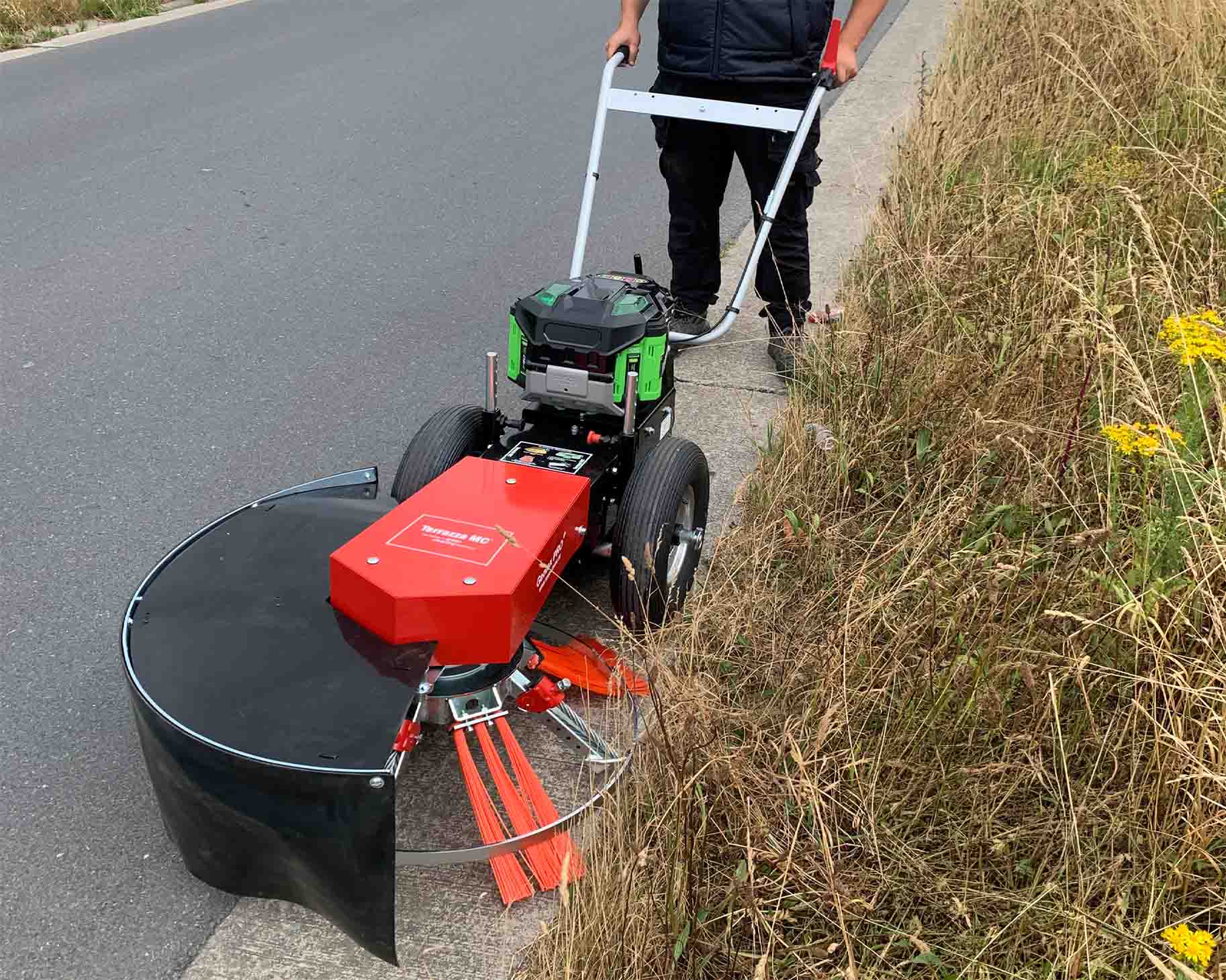 Wessels-Gartengeraete_TerrazzaMCWEEDEEPROEGO_2